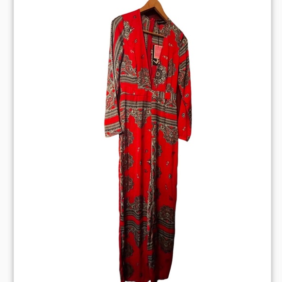 Red Scarf Print Long Sleeve Plunge Jumpsuit Sz 4 Women - Picture 6 of 10